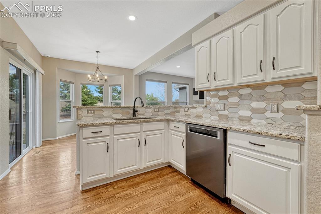 Image 10 of 49: Kitchen