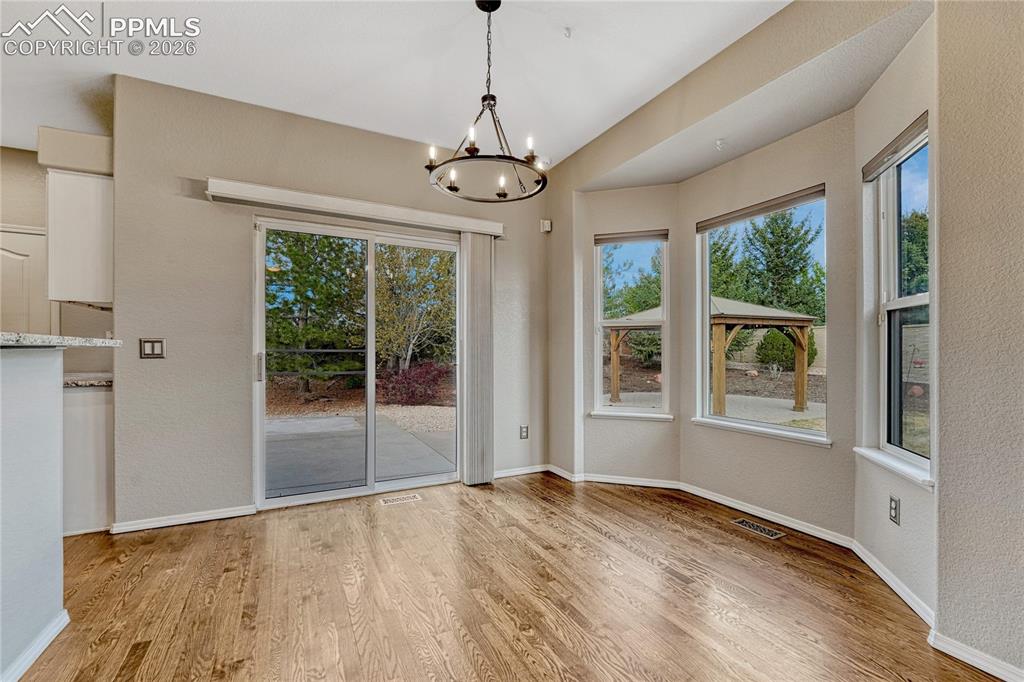 Image 13 of 49: Dining Area