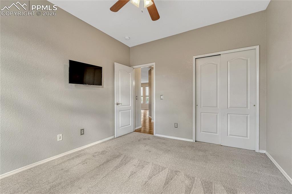 Image 17 of 49: Bedroom
