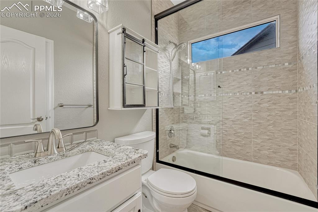Image 18 of 49: Bathroom