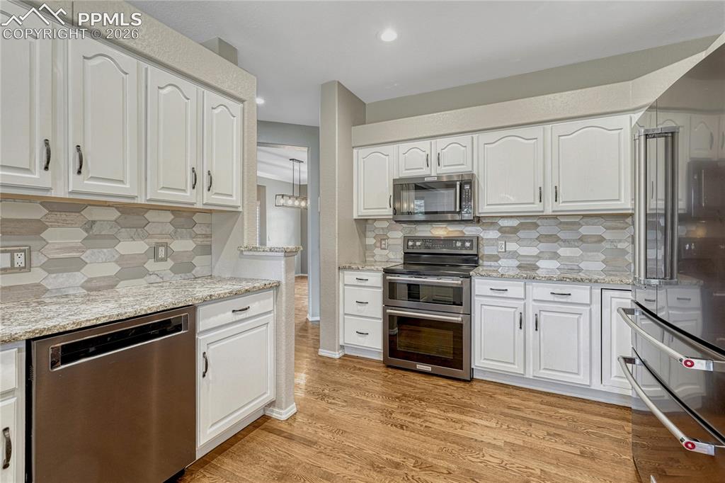 Image 8 of 49: Kitchen