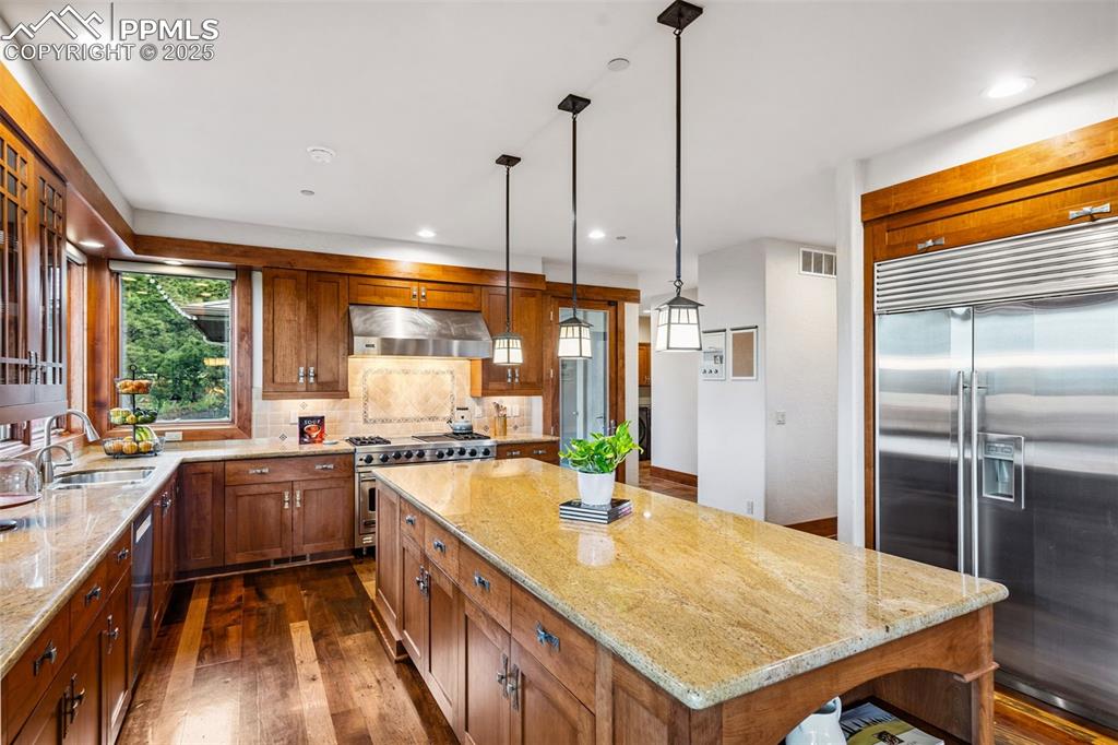 Image 19 of 50: Chefs dream kitchen