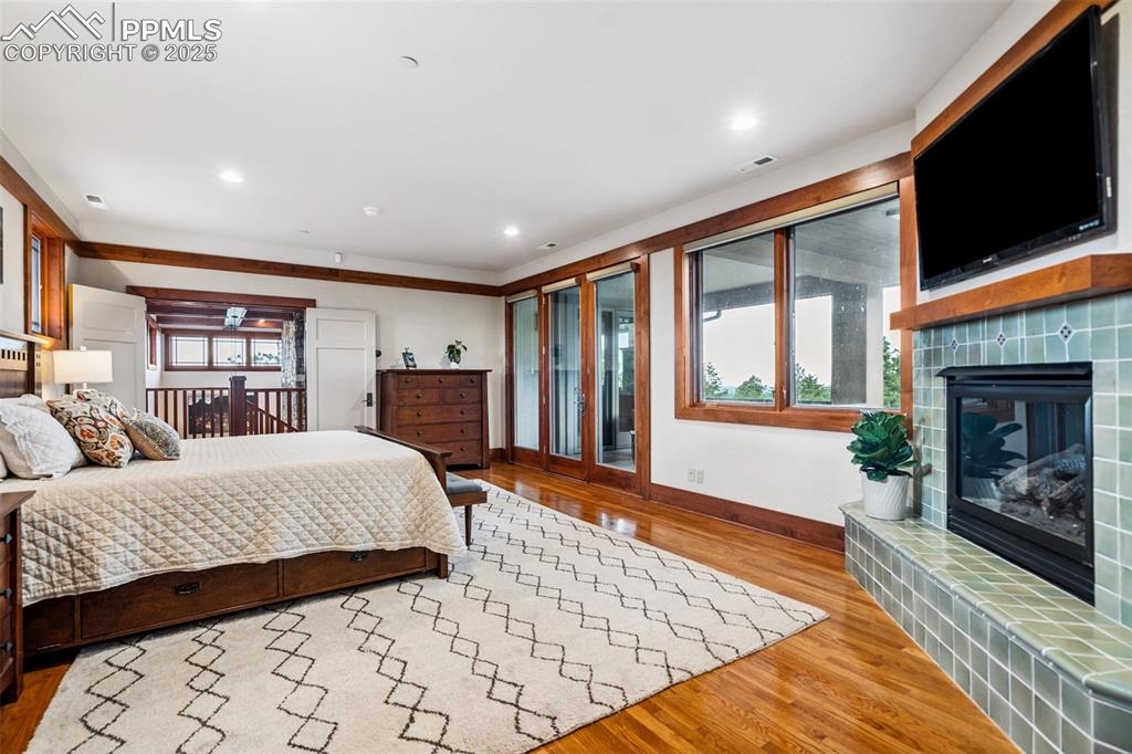 Image 26 of 50: Hardwood floors, nice views