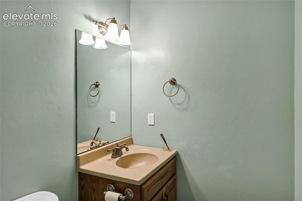 Image 20 of 45: Bathroom