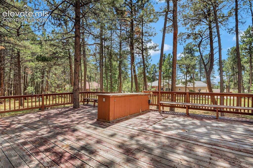 Image 41 of 45: Deck