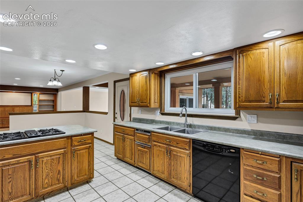 Image 8 of 45: Kitchen