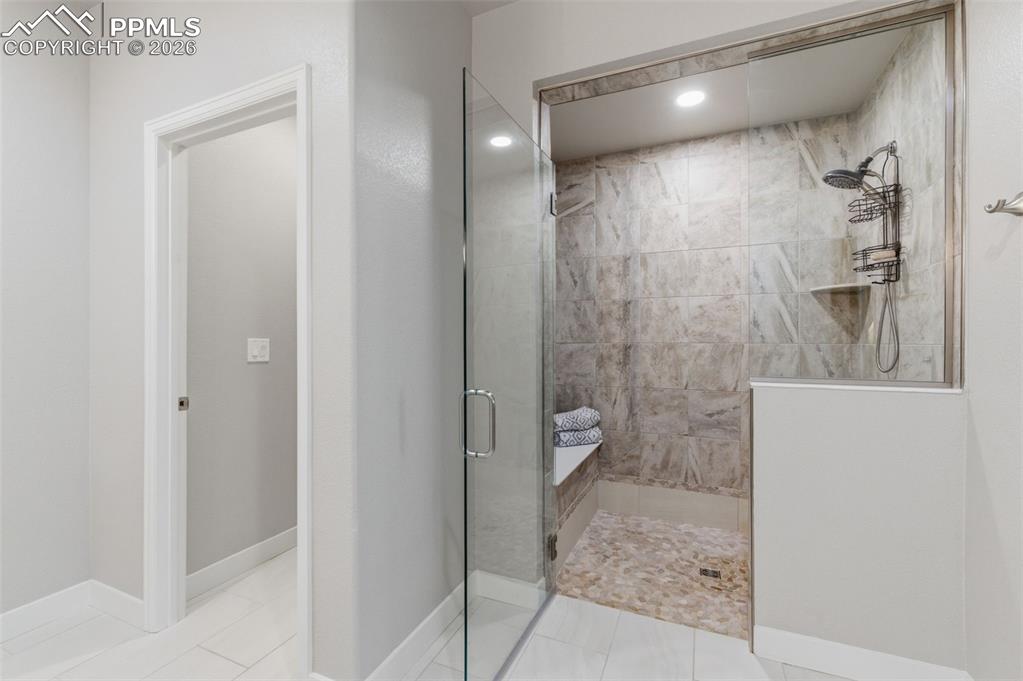 Image 18 of 36: Large spacious shower with zero entry