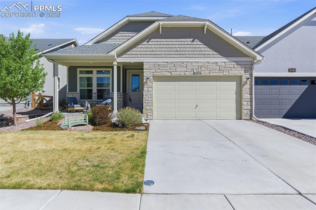 Image 2 of 36: Front of the home