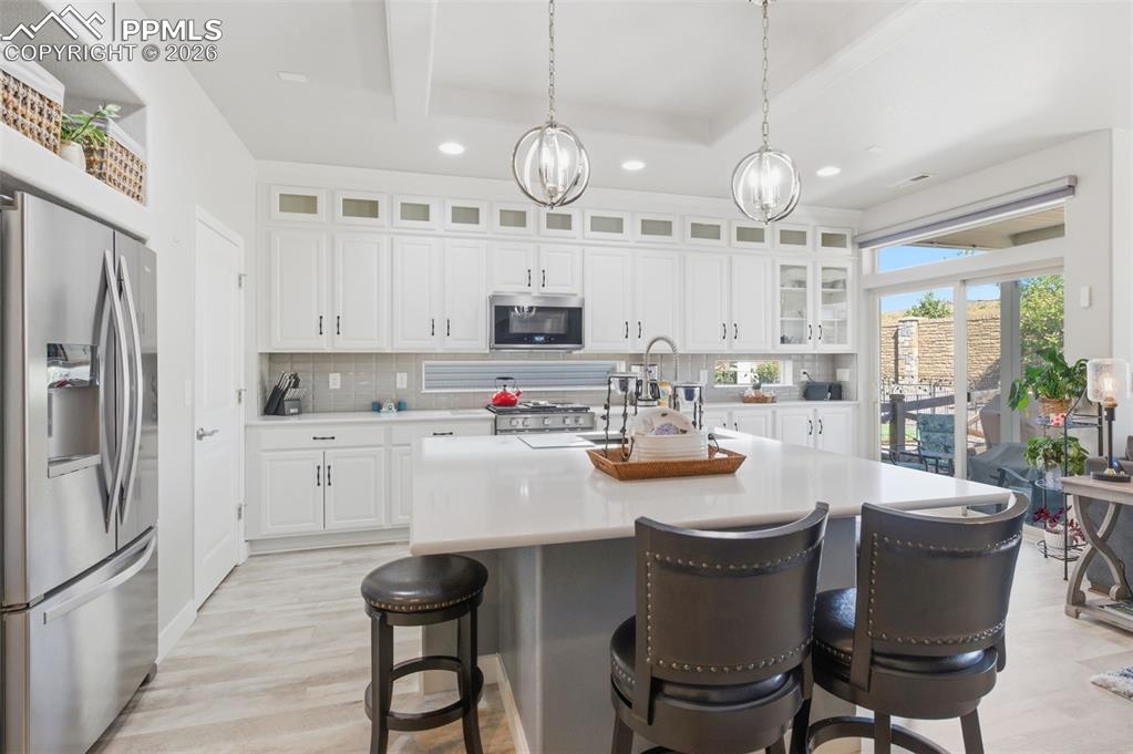Image 6 of 36: Large island in kitchen