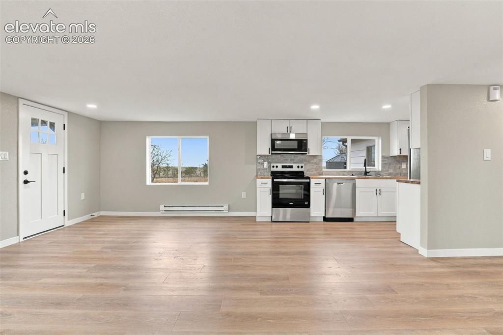 Image 10 of 41: Kitchen