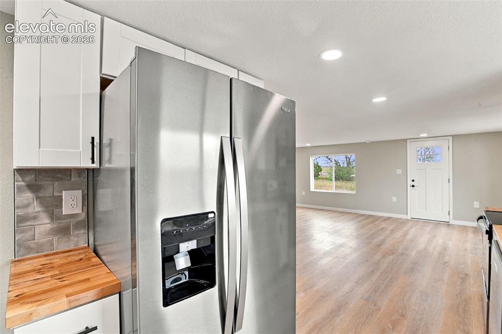Image 16 of 41: Kitchen