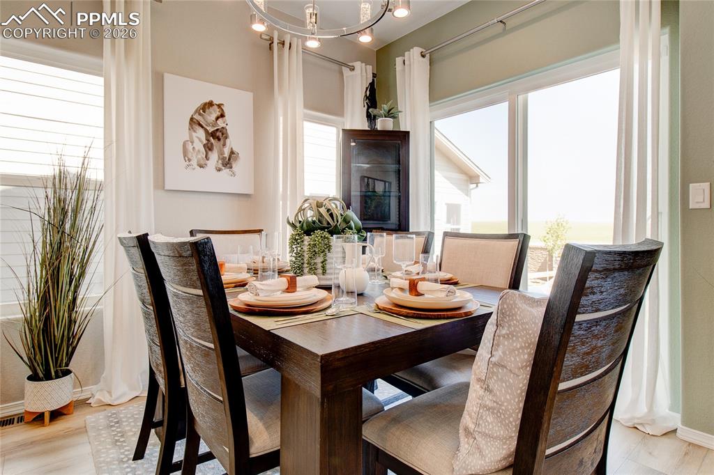 Image 10 of 28: Dining Area