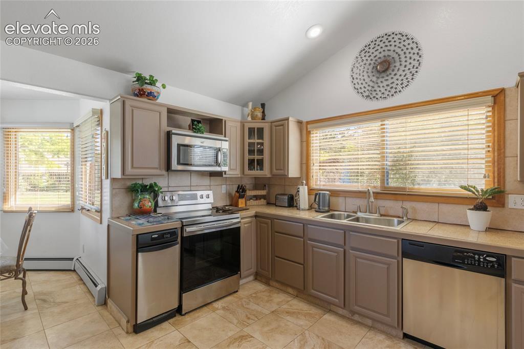 Image 11 of 41: Kitchen