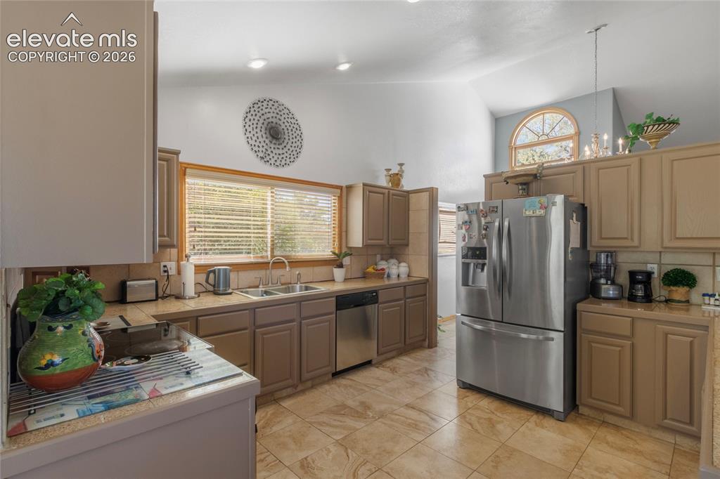 Image 12 of 41: Kitchen