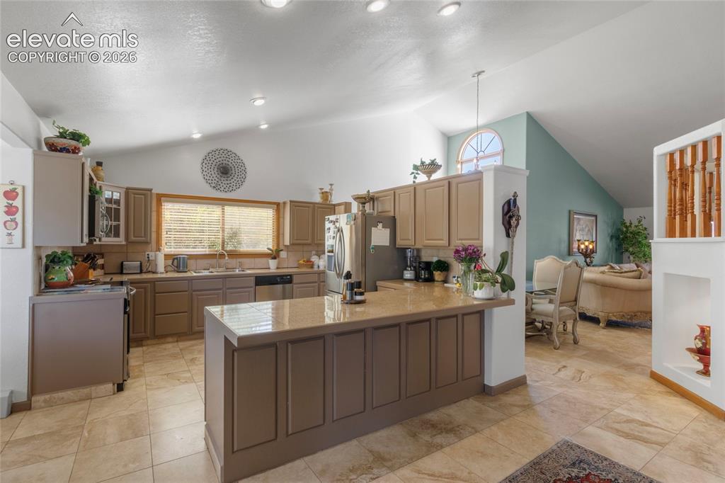 Image 13 of 41: Kitchen