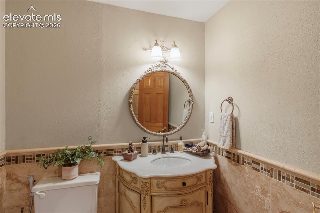 Image 19 of 41: Bathroom