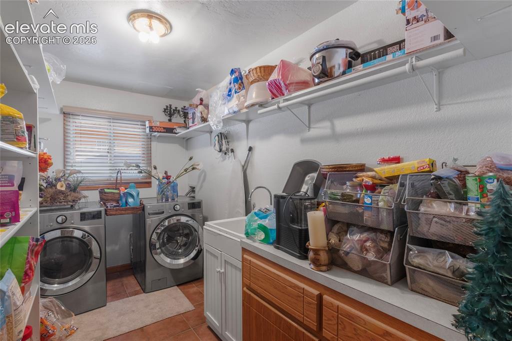 Image 21 of 41: Laundry