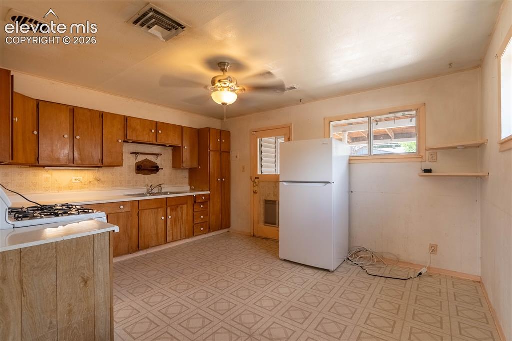 Image 10 of 26: Kitchen