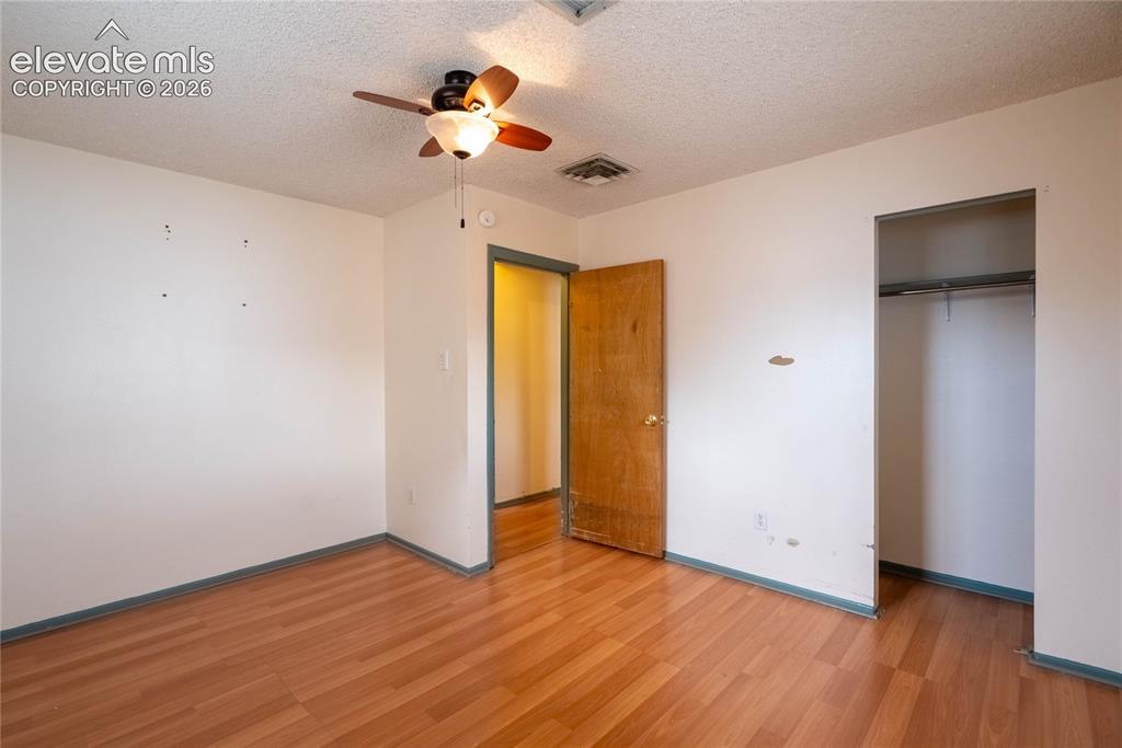 Image 17 of 26: Bedroom