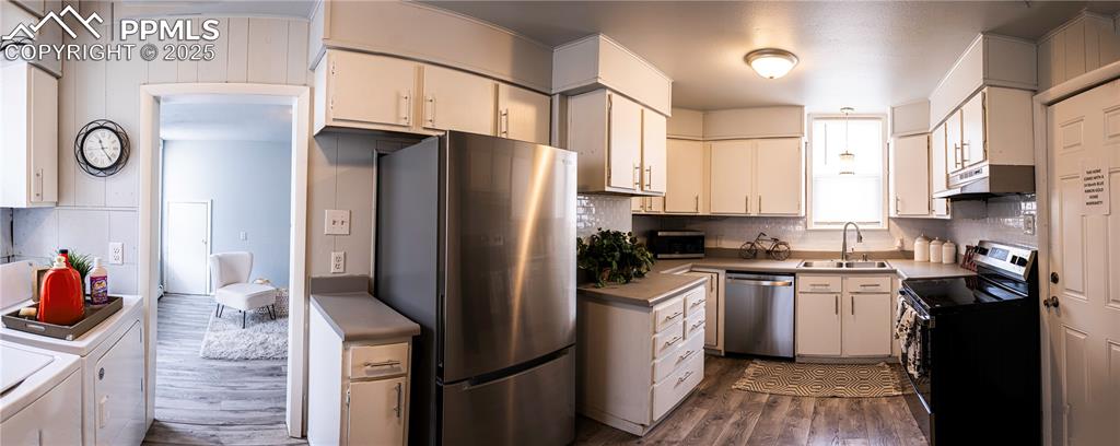 Image 8 of 21: Kitchen