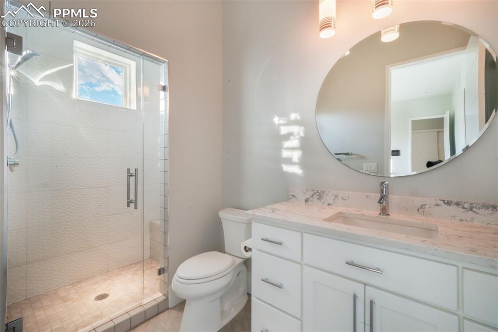 Image 28 of 50: Bathroom