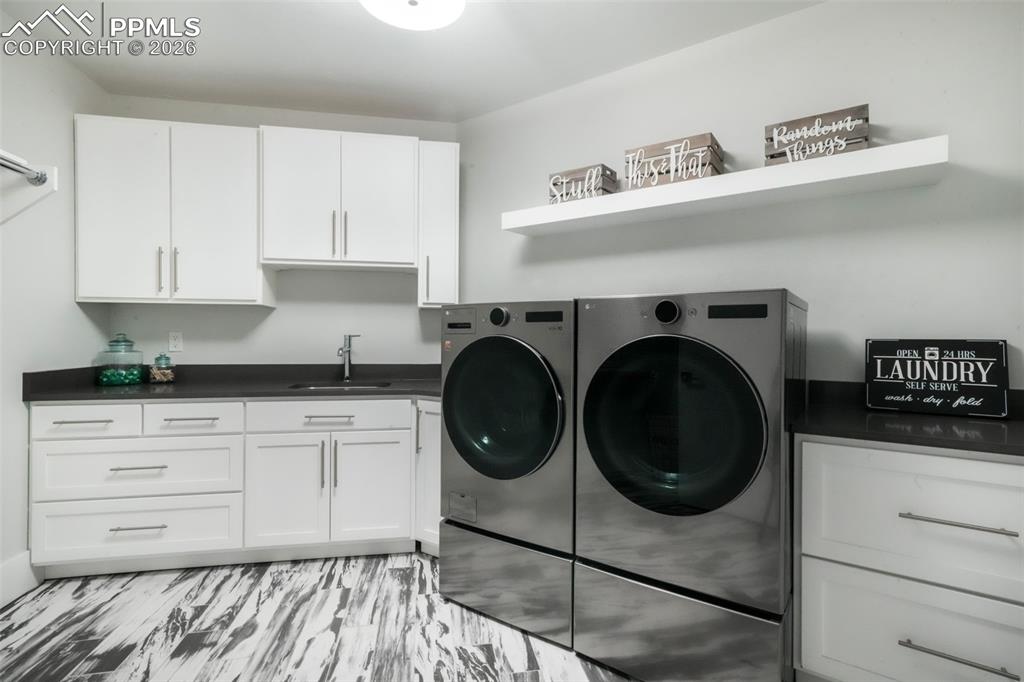 Image 33 of 50: Family Room