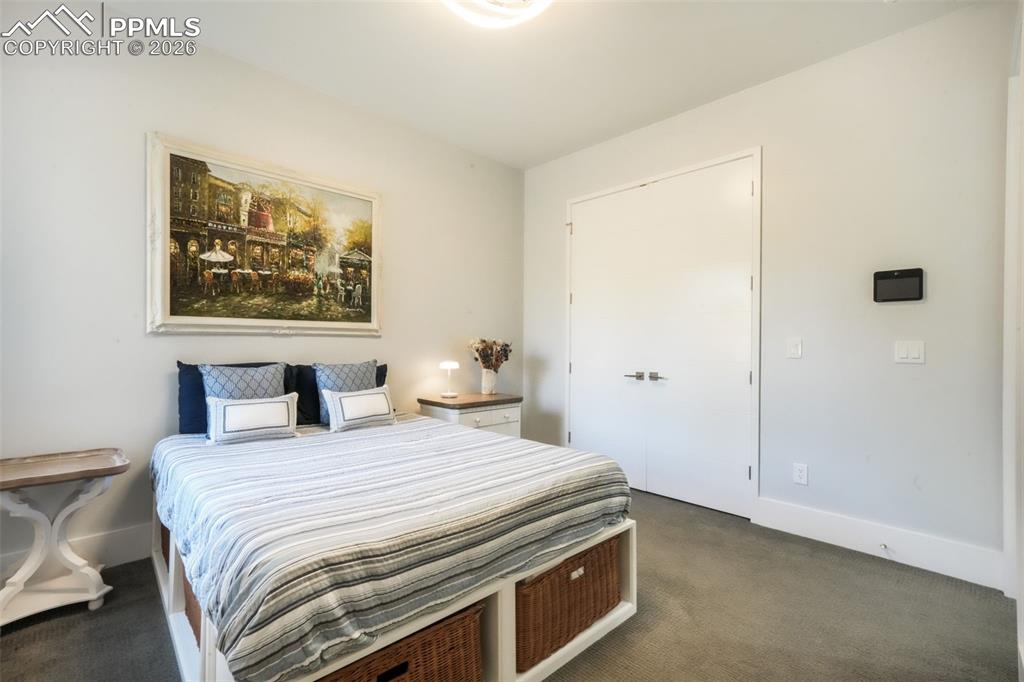 Image 36 of 50: Laundry