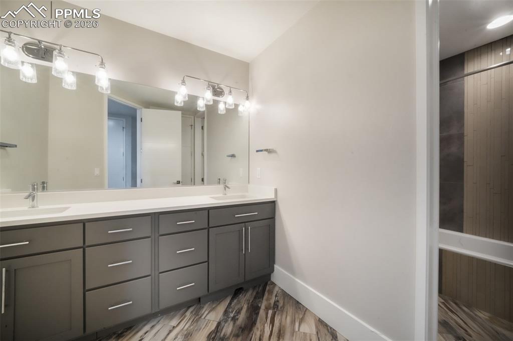 Image 38 of 50: Bedroom