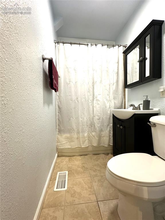 Image 12 of 24: Bathroom