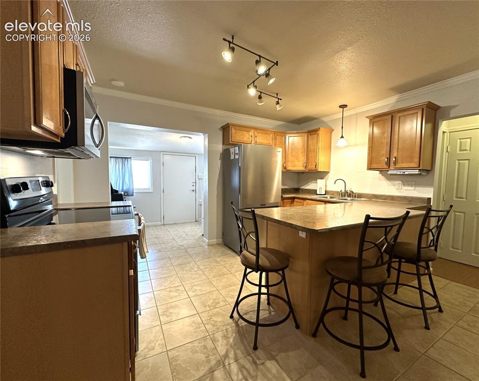 Image 5 of 24: Kitchen