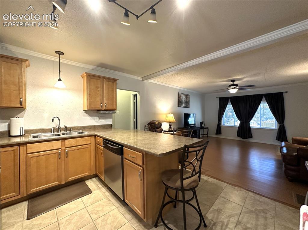 Image 6 of 24: Kitchen