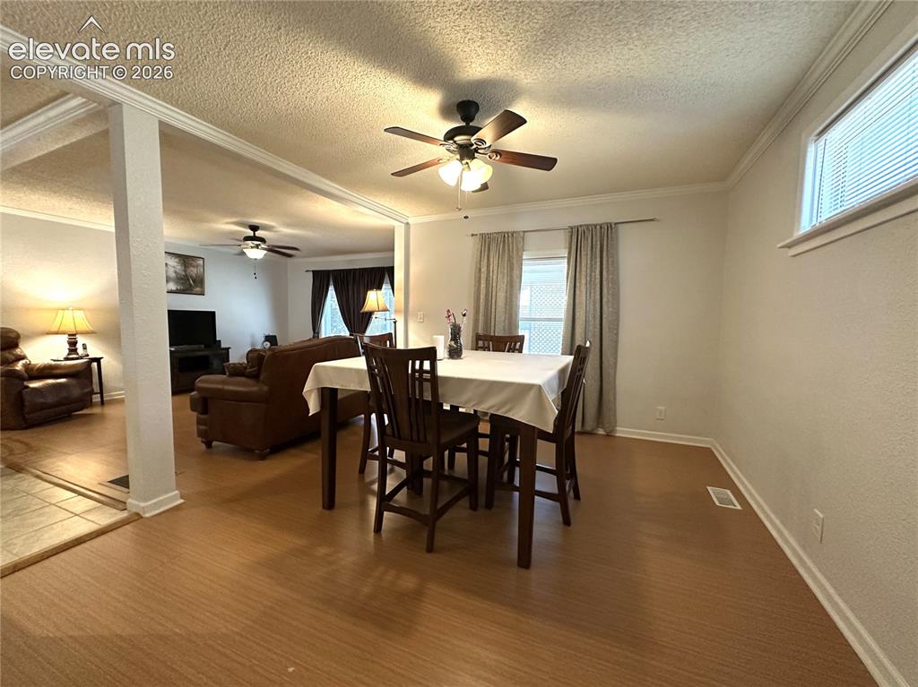 Image 8 of 24: Dining Area