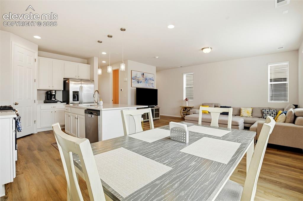 Image 14 of 47: Dining Area