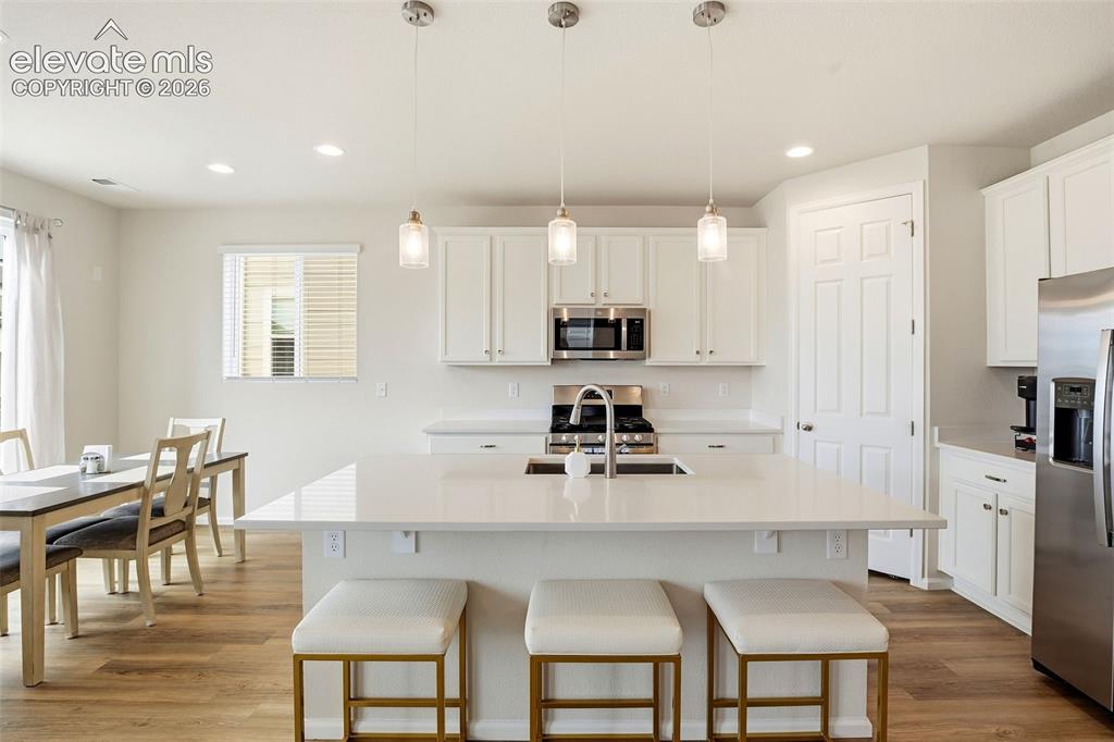 Image 15 of 47: Kitchen