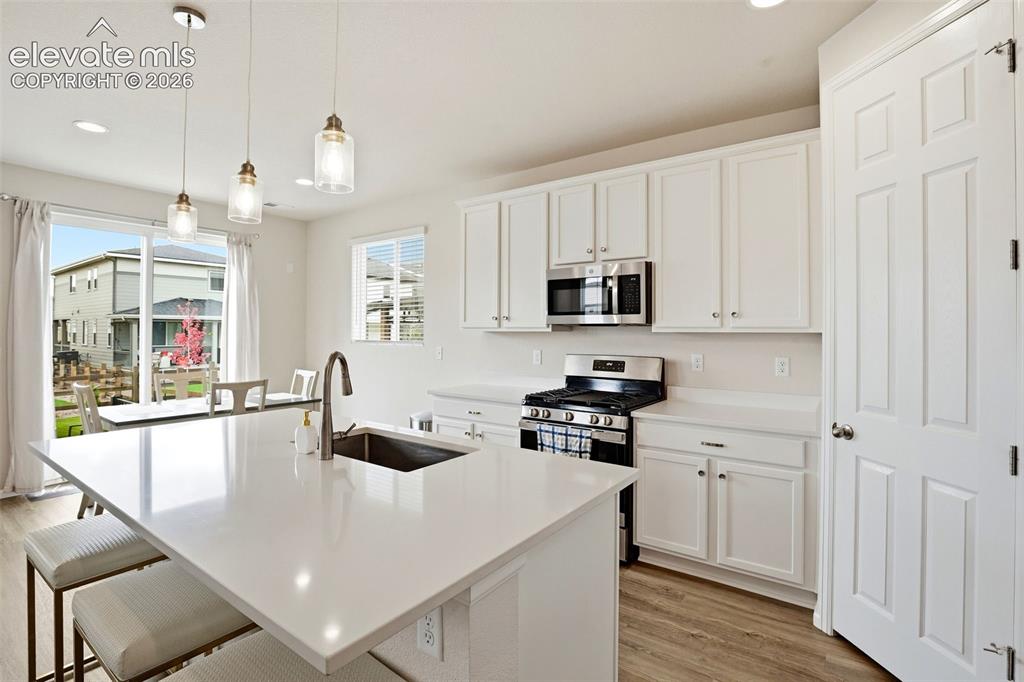 Image 16 of 47: Kitchen
