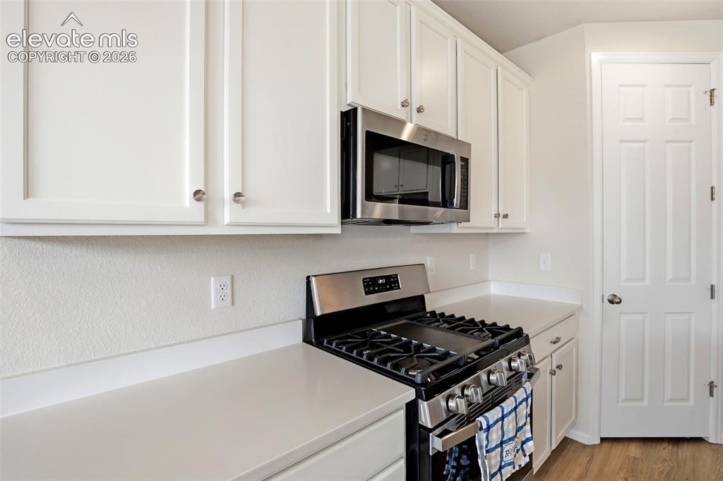 Image 18 of 47: Kitchen