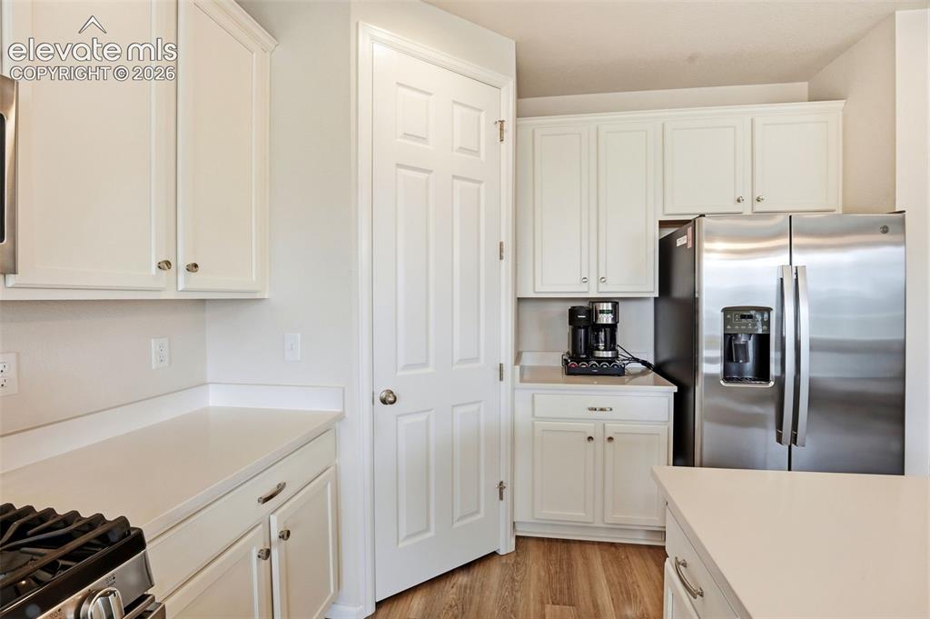 Image 19 of 47: Kitchen
