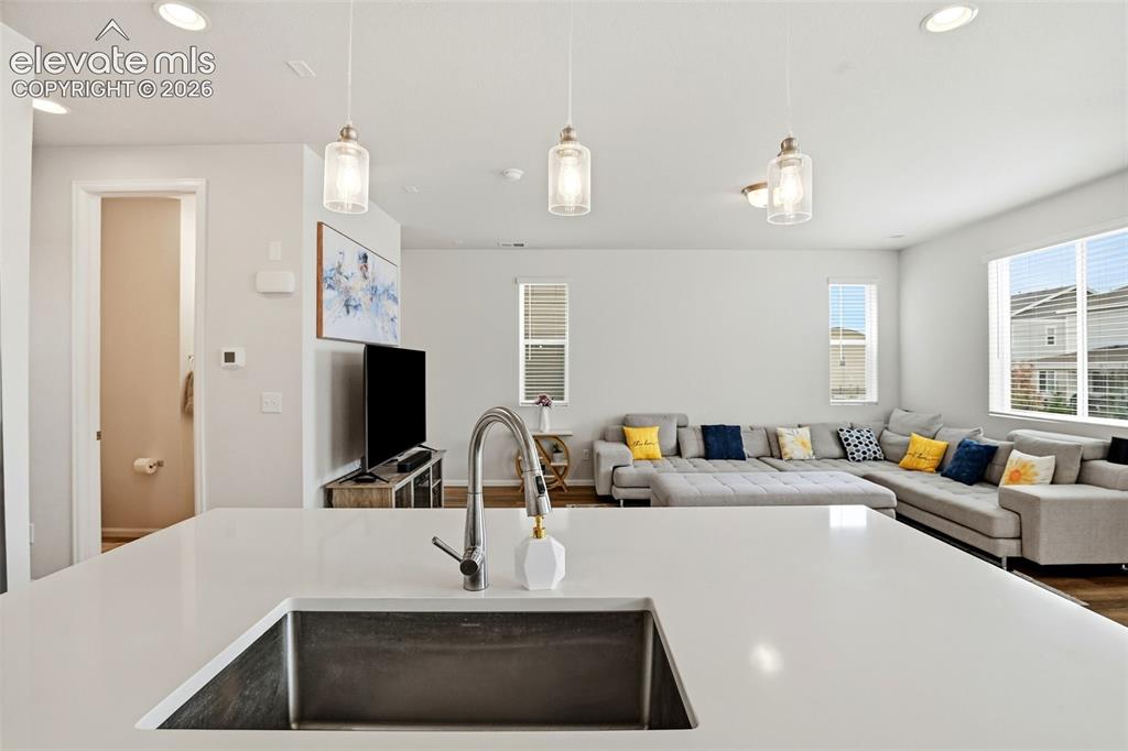 Image 20 of 47: Kitchen