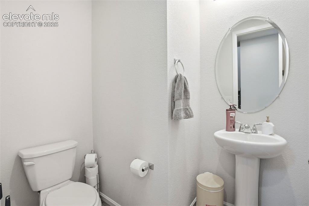 Image 22 of 47: Bathroom