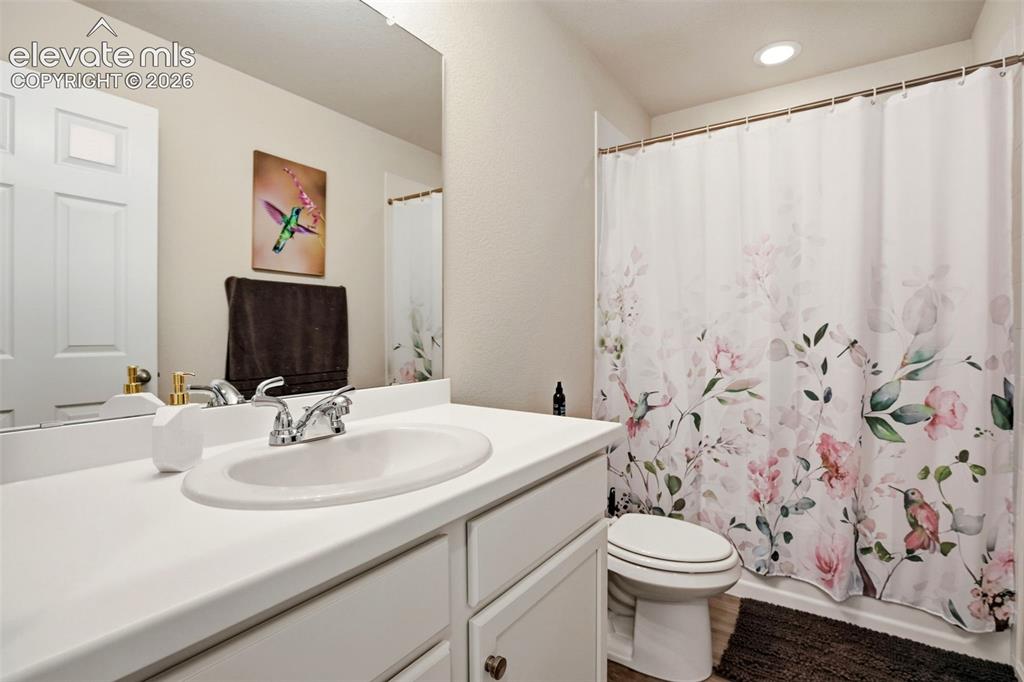 Image 29 of 47: Bathroom