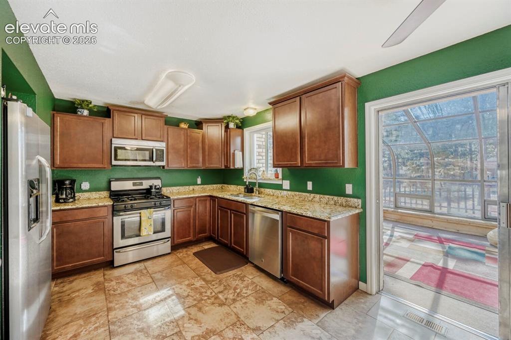 Image 10 of 27: Kitchen