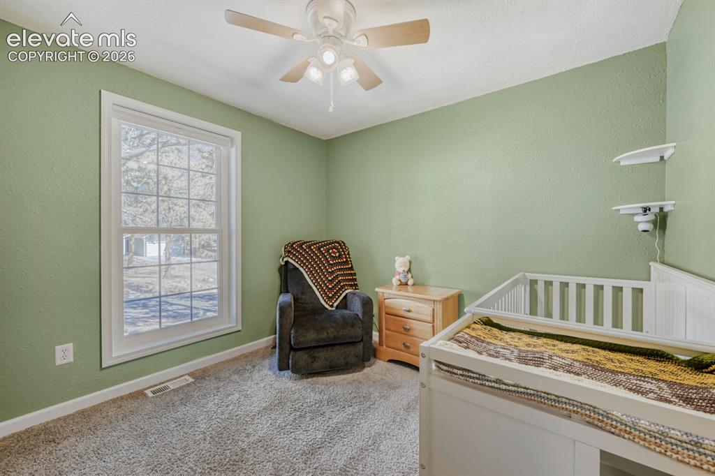 Image 16 of 27: Bedroom