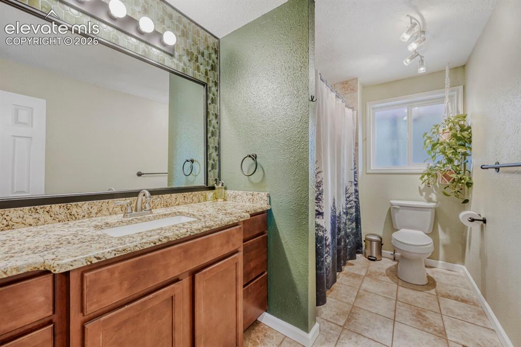 Image 17 of 27: Bathroom