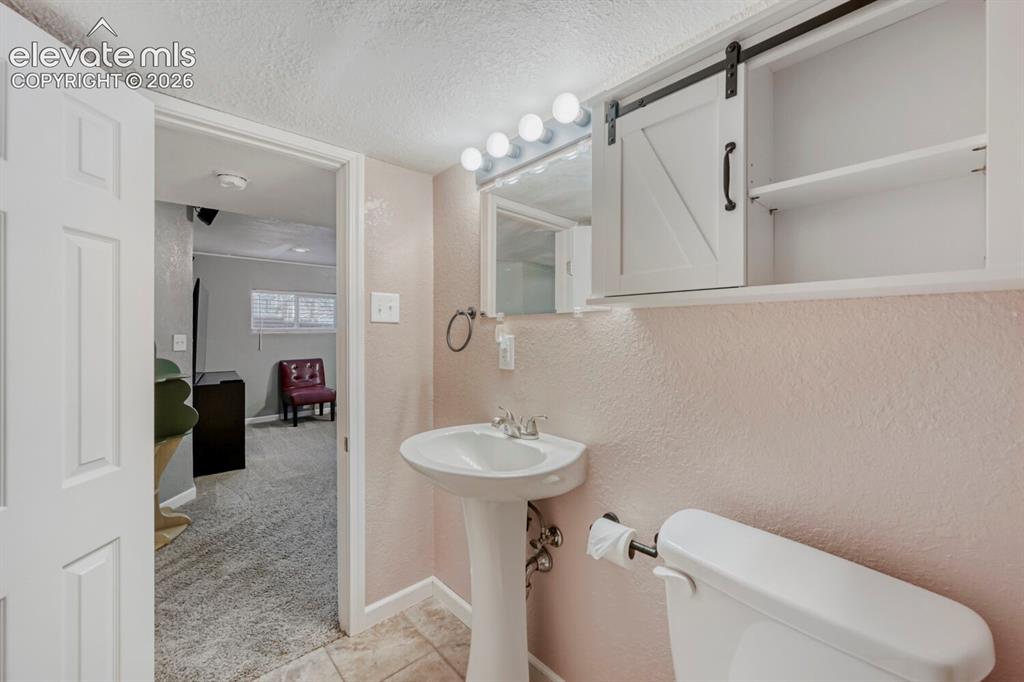 Image 18 of 27: Bathroom