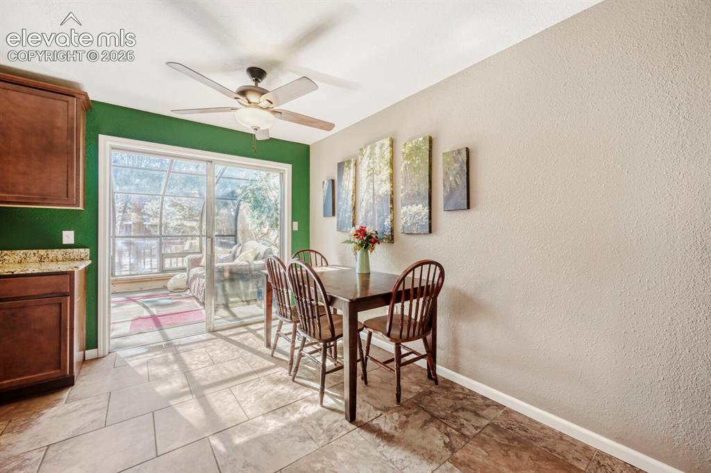 Image 7 of 27: Dining Area