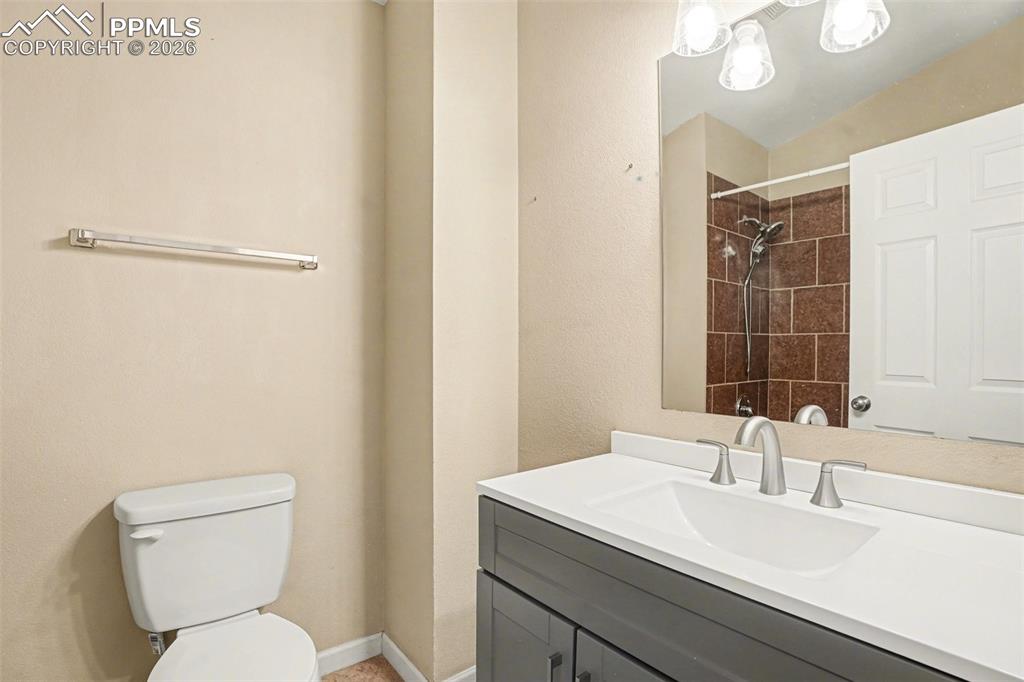 Image 15 of 18: Bathroom