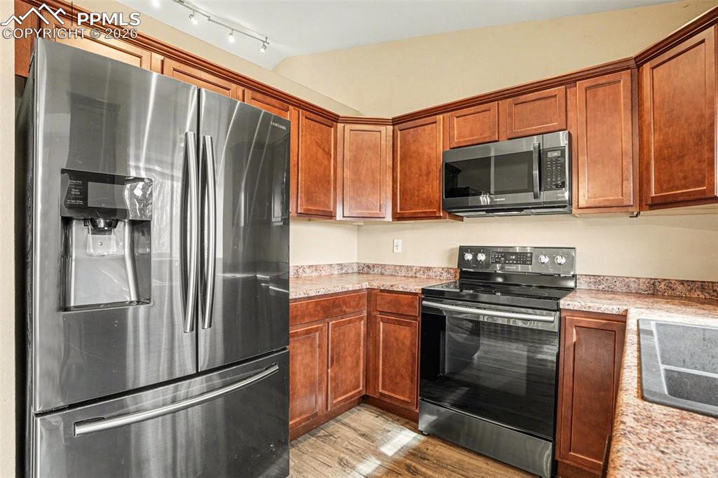 Image 2 of 18: Listing packet