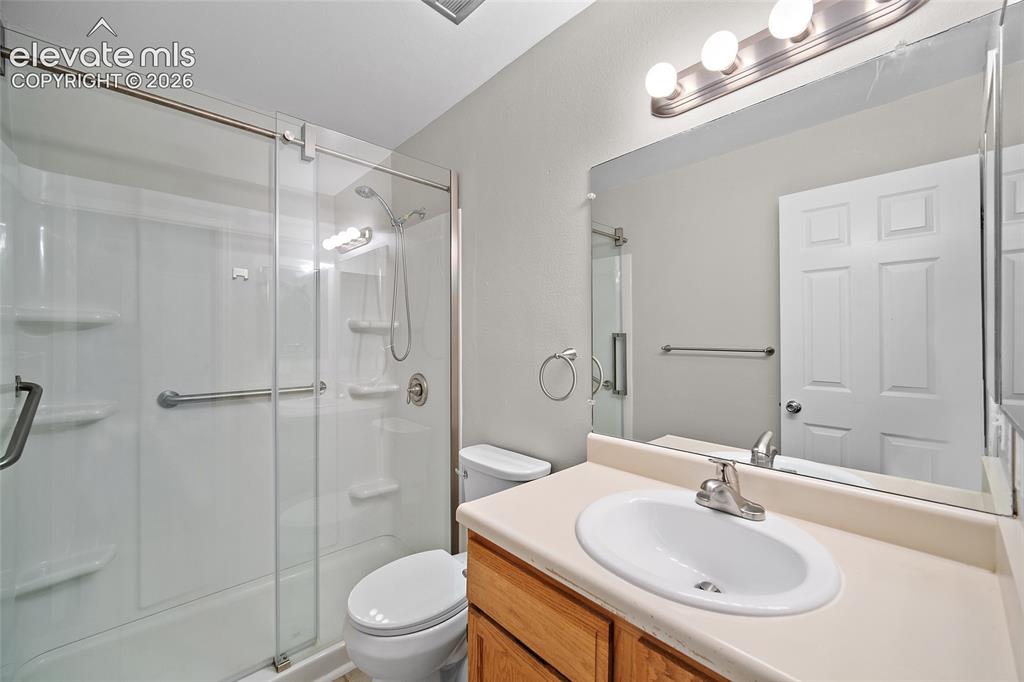 Image 14 of 38: Bathroom