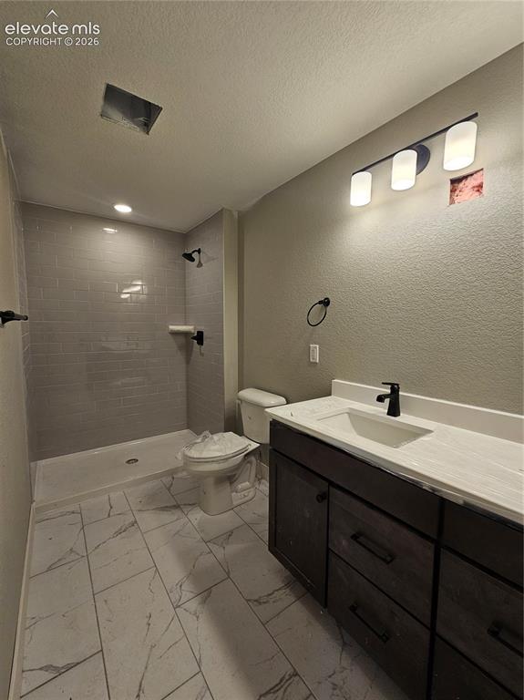 Image 20 of 21: Bathroom