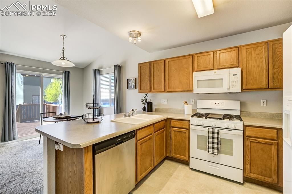 Image 12 of 33: Gas stove.